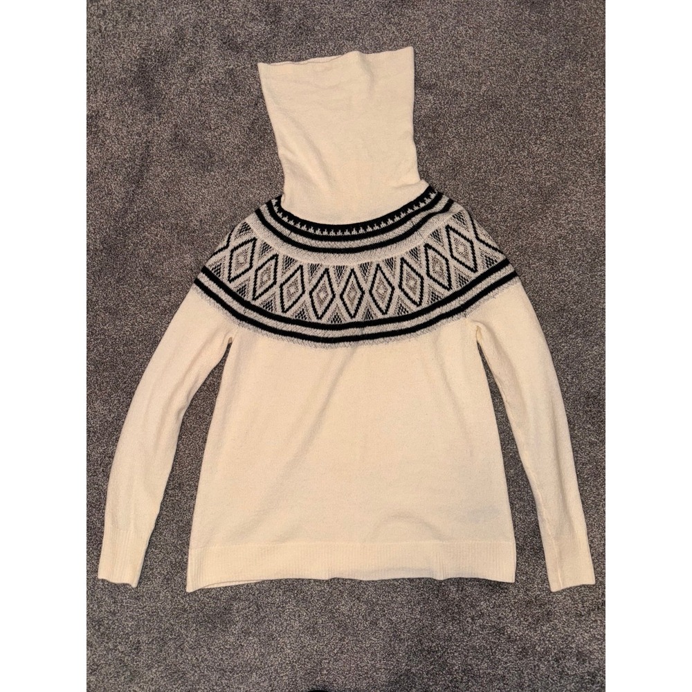 Old Navy‎ White and Black Winter Patterned Turtleneck Sweater